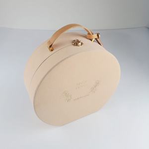 Scatola Regalo Rigida Rotonda Personalizzata con Logo in Rilievo, Manico in PU e Chiusura Magnetica, Confezione Regalo <span class=keywords><strong>per</strong></span> Baby Shower - Product Image 3