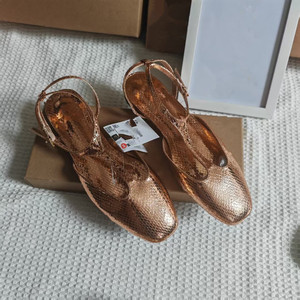 <span class=keywords><strong>Sandalias</strong></span> planas con hebilla dorada para <span class=keywords><strong>mujer</strong></span>, zapatos de moda con correa trasera hueca, venta al por mayor en Stock - Product Image 4