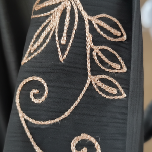 Abayas de créateur élégantes et modestes pour femmes manches brodées à la main robes formelles de Dubaï tissu respirant musulman traditionnel - Product Image 1