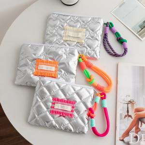 19*15cm PU Silvery Cosmetic <b>Bag</b> Custom Label Puffy Toiletry <b>Bag</b> Lightweight Travel <b>Quilt</b> <b>Makeup</b> <b>Bag</b> With Handle - Product Image 3