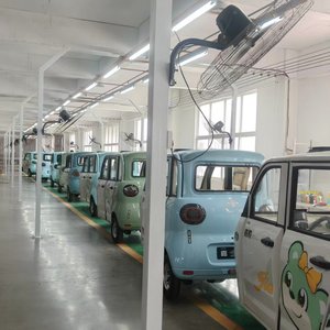 Mini <span class=keywords><strong>tricycle</strong></span> électrique fermé <span class=keywords><strong>pour</strong></span> passagers 4 portes 72V 1500W 3 places <span class=keywords><strong>pour</strong></span> le transport urbain et les déplacements - Product Image 4