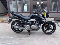 Moto de rue Suzuki GW250cc bicylindre refroidie par eau, boîte de vitesses 6 rapports, vitesse maximale >80 km/h, fournie directement par le fabricant