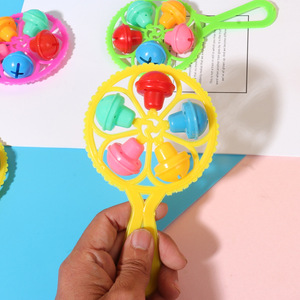 Hochet à cinq clochettes en plastique pour bébé de 0 à 24 mois, jouet d'éveil unisexe - Product Image 1