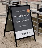 Support de bannière portable en forme de A pour la publicité extérieure, pour les salons professionnels, les équipements de signalisation, les présentoirs et les panneaux d'affichage