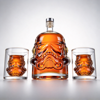 Ensemble de bouteilles en verre au design unique de casque pour whisky, vodka, tequila, décoration de bar et cadeau de collection