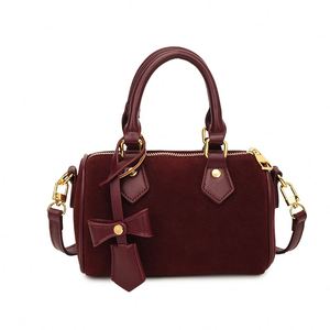 Bolso Boston de Mujer de Alta Gama con Patrón Geométrico Vintage, Detalle de Remaches y Cremallera, Correa de Hombro Tipo Bandolera, Nueva Moda 2025 - Product Image 4