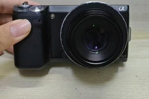 กล้องดิจิตอลมือสอง 16MP APS-C รุ่น NEX-5N พร้อมเลนส์ 35 มม. F1.6 ความเร็ว 10.0fps เลนส์เปลี่ยนได้ ชุดกล้องครบชุด - Product Image 5