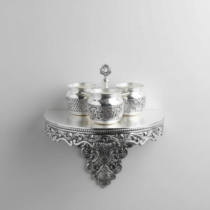 Juego de Recipientes para Kumkum Chawal de Plata de Ley 925 con Tres Tazones, Accesorio Tradicional Indio Hecho a Mano para el Templo del Hogar - Product Image 1