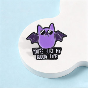 Spilla in smalto 'You're Just My Bloody Type' con pipistrello gotico alla moda e occhiali da sole, distintivo da borsa e da risvolto, gioiello regalo per coppie e amici - Product Image 3