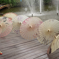 Parapluie décoratif classique chinois fait main en papier huilé de bambou imperméable Junvoy, motif fleur de prunier, 84 cm, Leo-661, pour le bureau