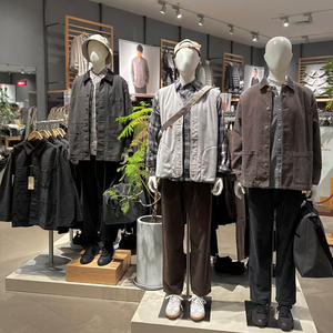 Sudadera con Capucha de Corte Urbano, Gruesa, con Cierre, Lavada al Ácido, Estampada, Bordada con Pedrería, de Fabricante - Product Image 6