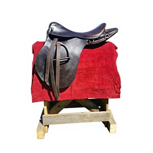 Sillín de Carreras Inglés BS International NA80 con Diseño Floral Tallado a Mano, Asiento/Respaldo de Cuero Genuino, Estructura de Madera Sostenible y Transpirable - Product Image 3