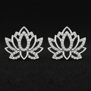 Pendientes de tuerca finos más vendidos, con piedras de alta claridad de corte brillante, joyería fina para mujer, regalo atemporal para uso diario. - Product Image 1