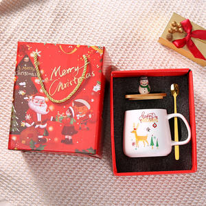 Vente en gros - Tasse à café en céramique de Noël avec couvercle et cuillère, motif Père Noël, coffret cadeau pour tasses à thé et soucoupes - Product Image 3