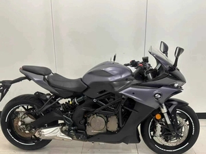 Motos <span class=keywords><strong>d</strong></span>'<span class=keywords><strong>occasion</strong></span> QJ MOTOR SRK600 Sportives 600cc à essence, Motos <span class=keywords><strong>de</strong></span> route, État impeccable, Esthétique haut <span class=keywords><strong>de</strong></span> gamme - Product Image 1