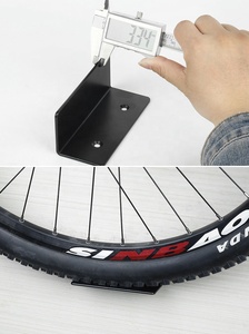 <span class=keywords><strong>Support</strong></span> <span class=keywords><strong>mural</strong></span> durable Borgen pour <span class=keywords><strong>vélo</strong></span> <span class=keywords><strong>électrique</strong></span>, VTT, <span class=keywords><strong>vélo</strong></span> de ville - Fixation murale avec coussinets de protection (Gris) - Product Image 4