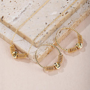 Joyería para Niñas a Bajo Precio con Baño de Oro Real de Pakistán y Nigeria, Conjunto de Joyería Africana, Aretes Huggie, Collar de Cadena - Product Image 1