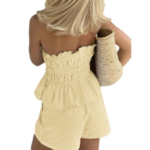 Ensemble deux pièces décontracté et élégant pour femme : haut simple à bordure en bois et short rayé - Product Image 4