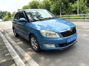 Skoda <span class=keywords><strong>Fabia</strong></span> 2012 1.4L Benzina Berlina Manuale Guida a Sinistra Usata per Esportazione - Product Image 3