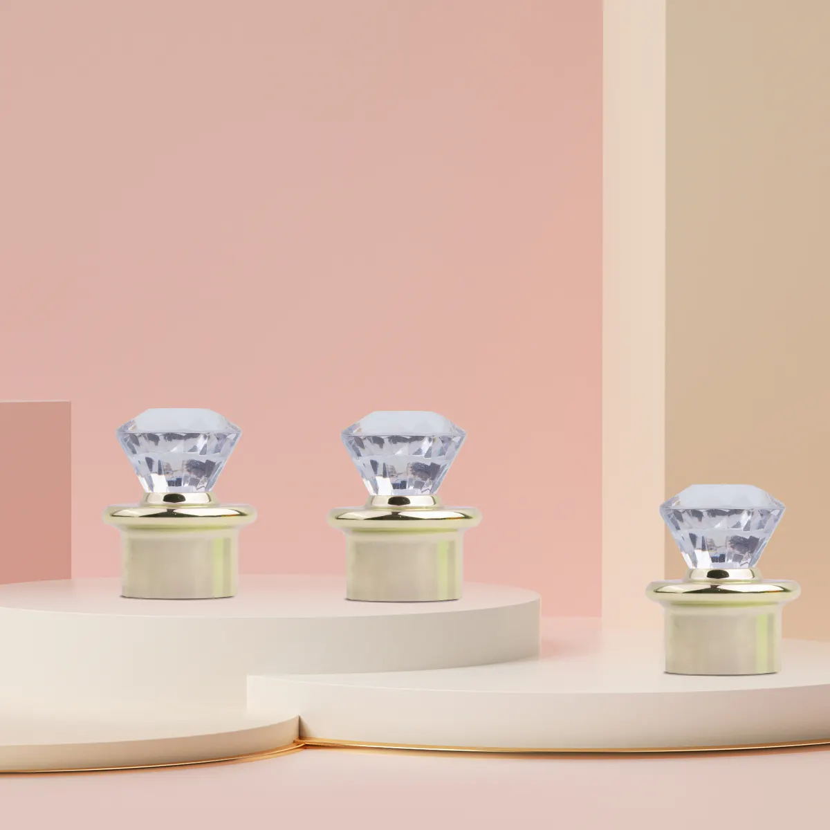 Luxus Gold PP Kunststoff deckel Parfüm Flasche Schraub verschluss mit Diamant Kristall auf Lager