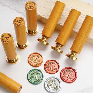 Ensemble de tampons à cire en forme de feuille avec manche en bois de hêtre, 26 tampons alphabet pour décoration - Product Image 1