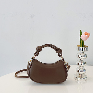 Sac à main messager coréen pour femme, nouvelle collection automne-hiver, en PU, couleur unie, avec fermeture éclair, portable et durable, style tendance. - Product Image 6