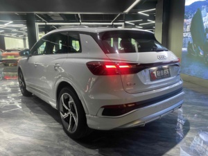 Audi Q4 2022 40 E-tron Edición Empresarial SUV R20 Usado, Volante a la Izquierda, Cuero Oscuro, Turbo, de <span class=keywords><strong>Uniland</strong></span> Motors en China - Product Image 6