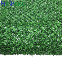 Mur de haie de filet de clôture d'herbe d'aiguille de pin artificiel ignifuge vert UV pour la décoration de cour