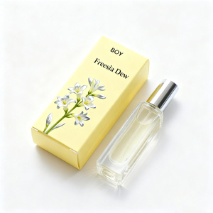 Boîtes en papier pliables doublées d'éponge avec logo personnalisé imprimé en relief pour l'emballage de crème solaire, de crème pour les yeux et de parfum - Product Image 2