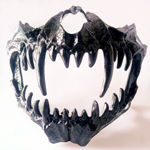 Masque de loup-garou noir en plastique, accessoire de costume d'Halloween, accessoire de fête effrayant - Product Image 1