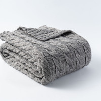 Couverture décorative en tricot torsadé gris chiné pour canapé et salon – Vente en gros