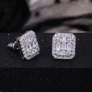 Orecchini a Perno Quadrati in Cristallo per Donne, Piccoli e Semplici, Accessori di Moda per Uso Quotidiano - Product Image 1