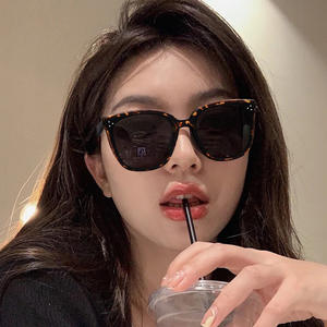 แว่นกันแดดแบบพับได้ Gm สำหรับผู้หญิง กรอบพีซี ป้องกันรังสียูวี 400 ระดับ 2 แว่นกันแดด สีเหลือง ลายกระดองเต่า - Product Image 5