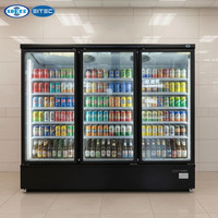 Réfrigérateur de supermarché avec vitrine en verre et porte battante