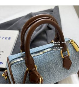 Bolso Bandolera Cilíndrico de Mezclilla Chic, Bolso de Mano Vintage Estilo Boston para Mujer, Bolso de Hombro de Mezclilla Estético Y2K con Detalles en Cuero - Product Image 6