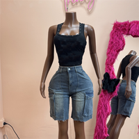Ensemble décontracté deux pièces pour femme : débardeur à col carré avec rivets et short en jean