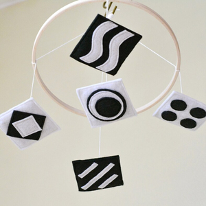 Móvil Musical para Cuna de Bebé, Diseño Personalizado <span class=keywords><strong>Munari</strong></span> Montessori, Fieltro Blanco y Negro, Madera, Bonito, para Niños y Niñas - Product Image 1