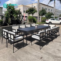 Ensemble de table rectangulaire et chaises de jardin en aluminium résistant aux intempéries, idéal pour la terrasse de la villa