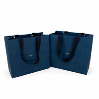 Sac en papier personnalisé de luxe avec logo en feuille d'or mat gaufré, sac cadeau pour boutique de vêtements