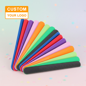 Bracelets personnalisés en silicone réfléchissant avec logo pour enfants - Product Image 1