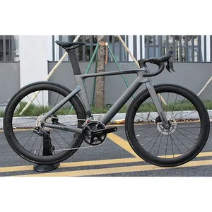 OEM ODM सेवा साइकिलट्रैक 700C लाइट रेसिंग कार्बन फाइबर रोड बाइक 22 स्पीड कार्बन रोड साइकिल अलॉय रिम सीएसटी टायर के साथ