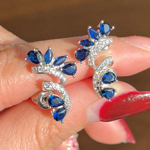 Orecchini a lobo romantici in argento 925 placcato oro bianco con zaffiro taglio a cuore e diamanti incastonati a griffe per gioielli da sposa da donna - Product Image 5