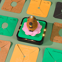 Bloc-notes panoramique Lotus Capybara 2027 avec figurine de capybara marron, notes en papier découpé, base noire lumineuse, pour notes quotidiennes