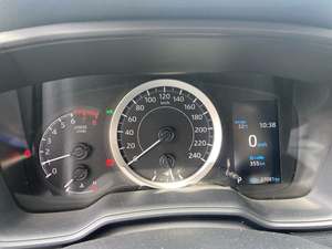 سيارة تويوتا كورولا سيدان 2023 مستعملة يابانية للبيع، محرك توربو 1.2 تيربو بقوة 116 حصان، ناقل حركة أوتوماتيكي، مقود يسار، تصميم داخلي داكن - Product Image 5