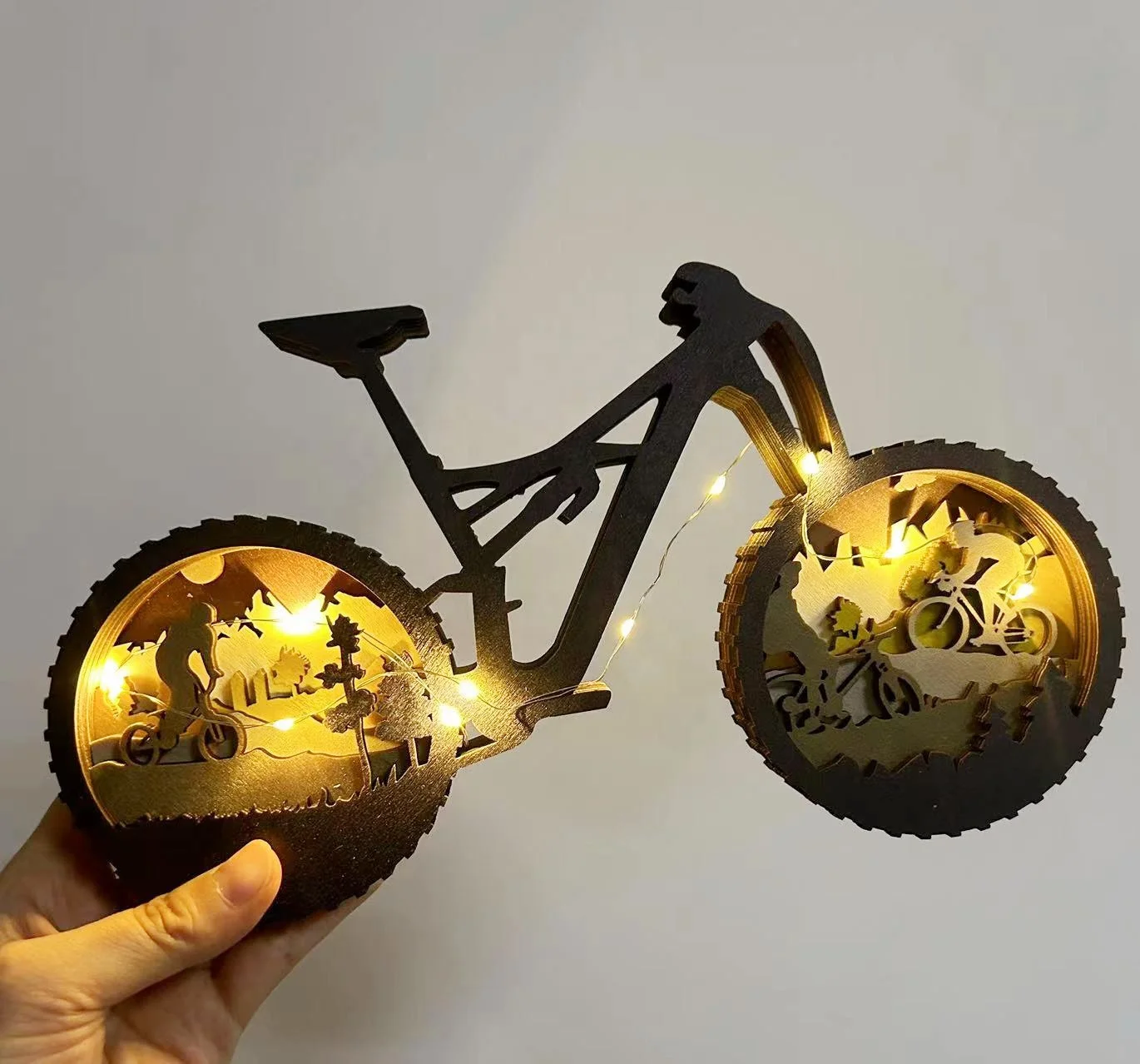 木彫のバイク 12歳のとき工作したバイク模型、20歳で作って