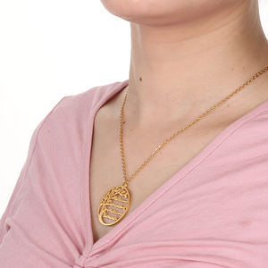 Personnalisé <span class=keywords><strong>Arbre</strong></span> <span class=keywords><strong>De</strong></span> <span class=keywords><strong>Vie</strong></span> <span class=keywords><strong>Collier</strong></span> Nom Personnalisé En Acier Inoxydable Doré <span class=keywords><strong>Arbre</strong></span> Généalogique Femmes Lettre <span class=keywords><strong>Collier</strong></span> Bijoux Couple Cadeaux - Product Image 2