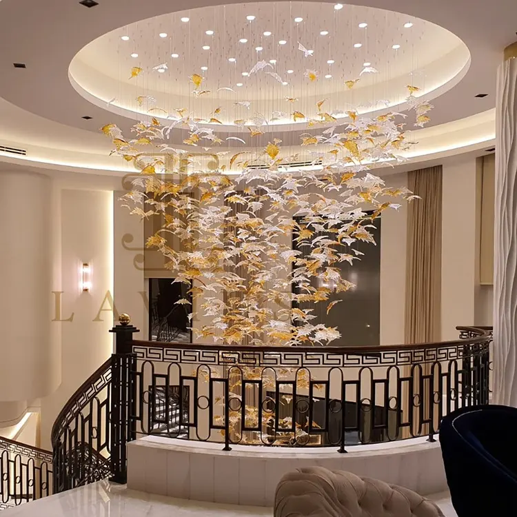 プロジェクトモダンデザインホテルヴィラロビー装飾カスタマイズされた高級ガラス階段Ledシャンデリアライト