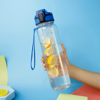 Bouteille d'eau en plastique Tritan sans BPA avec infuseur de fruits filtre infuseur de citron infuseur de thé en verre céramique bouteille de boisson en matériau PC