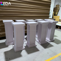 LEDA Custom PVC Gegraveerde Bruiloft Romeinse Zuil Pilaar Feest Banket Wegwijzer Stand voor Bruiloftdecoratie Bloemdecoratie