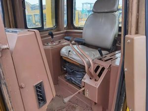 รถดันดิน CAT D6H มือสองแท้ พร้อมริปเปอร์และระบบไฮดรอลิกครบชุด - Product Image 5